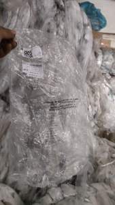 服装厂下来的干造纯高压料，有小商标，现货十几吨，长期出售