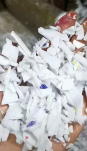 长期出售涂料桶破碎料