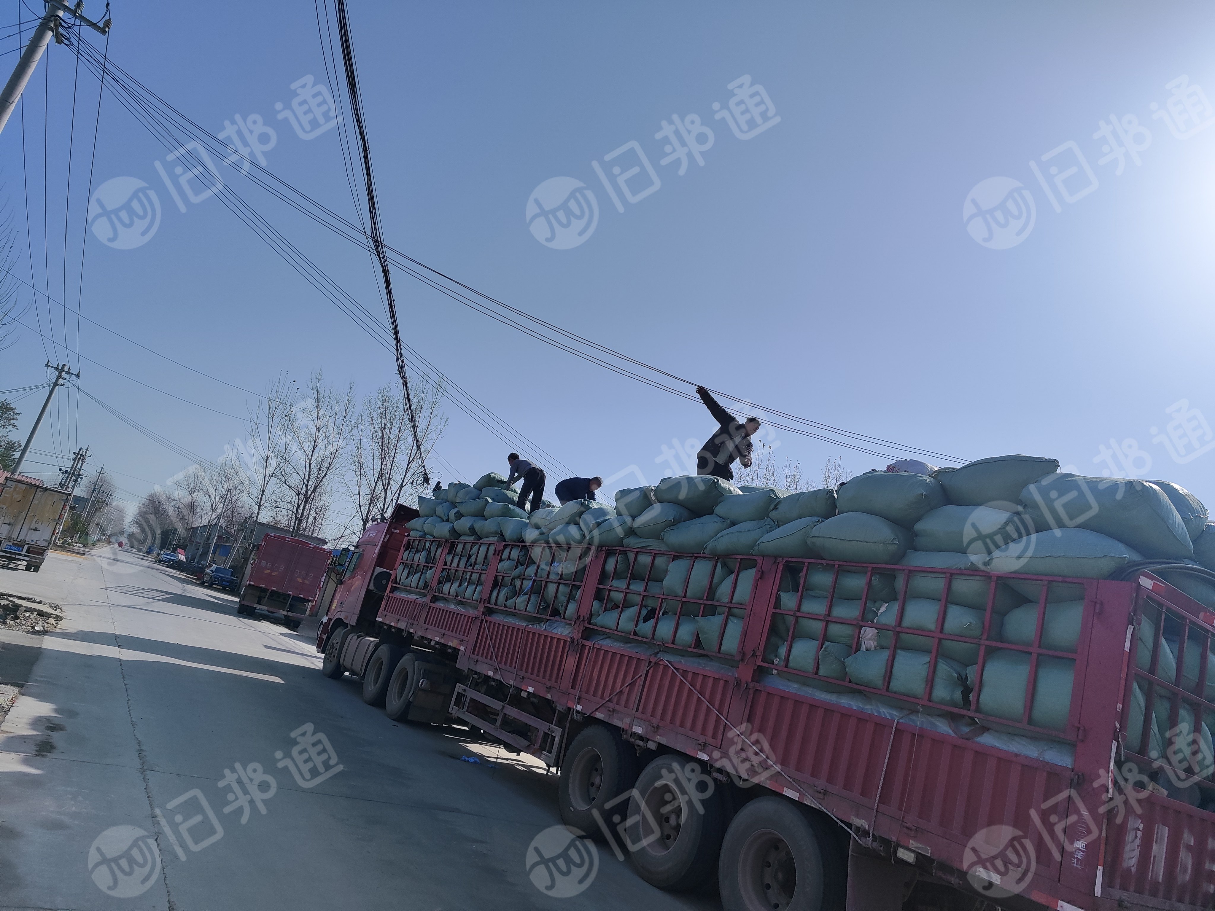 常年收购制衣厂布碎边角料,服装厂下脚料