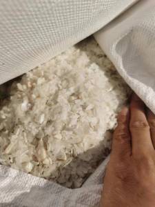 abs光伏板破碎料，一二级混合，一级占的比较多，有几十吨，长期出售