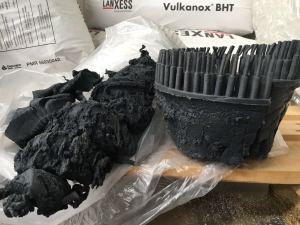 eva边角料，机头料等，灰色60多吨，白色十多吨，长期出售