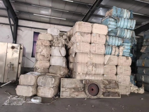 厂子倒闭下来的棉花棉纱棉布等100多吨低价处理