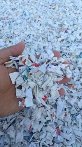 长期出售涂料桶破碎料