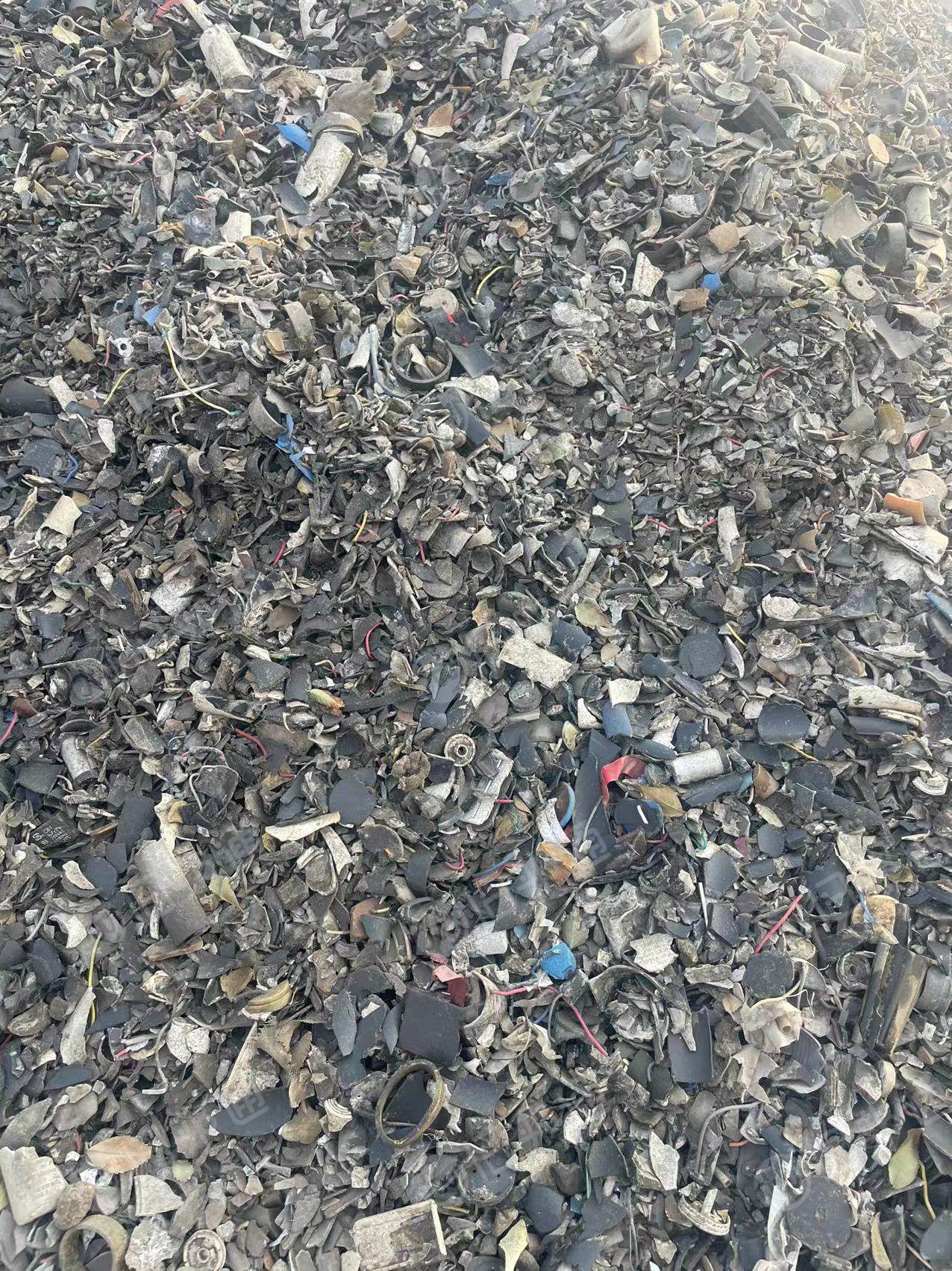 大量出售破碎电容下来的杂料,现货200-300吨左右