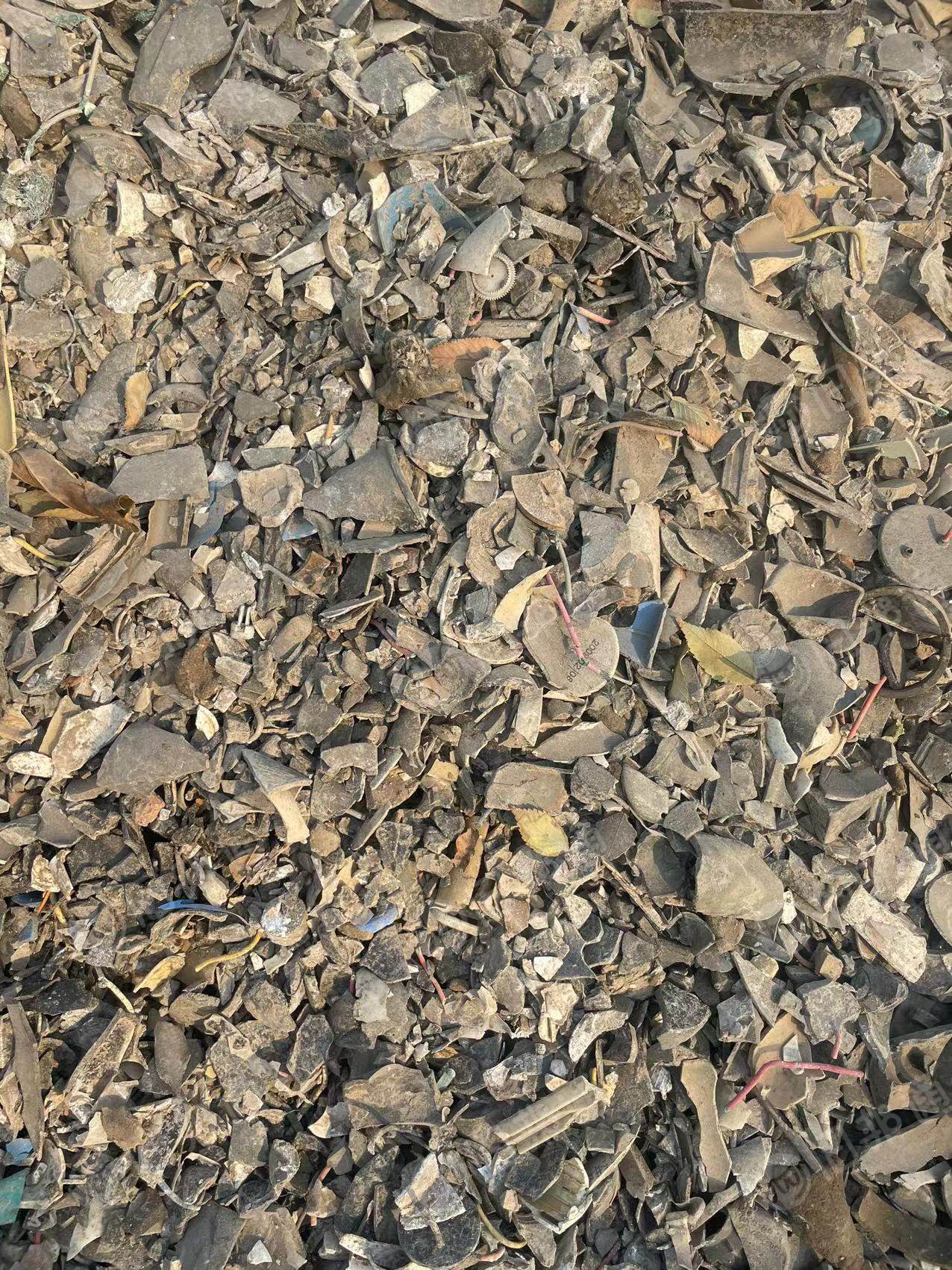 大量出售破碎电容下来的杂料,现货200-300吨左右