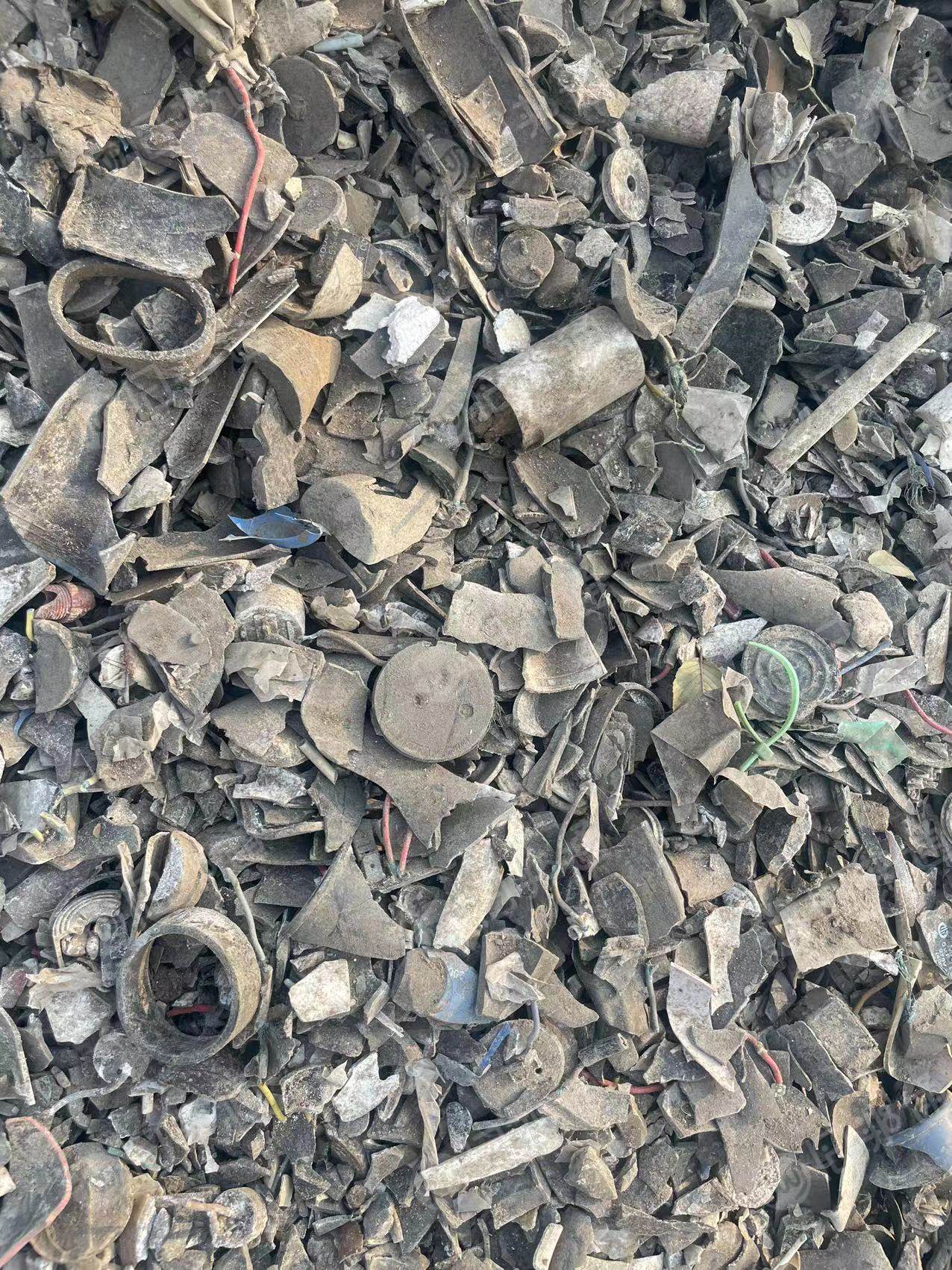 大量出售破碎电容下来的杂料,现货200-300吨左右