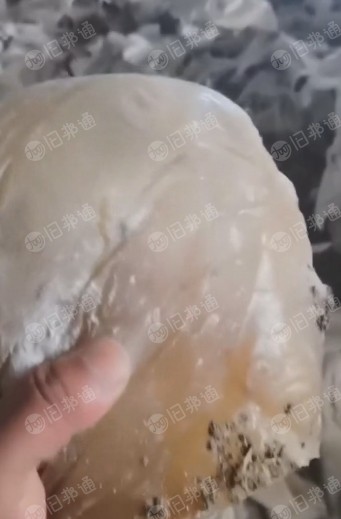 大庆油田胶块,有200吨左右,长期出售