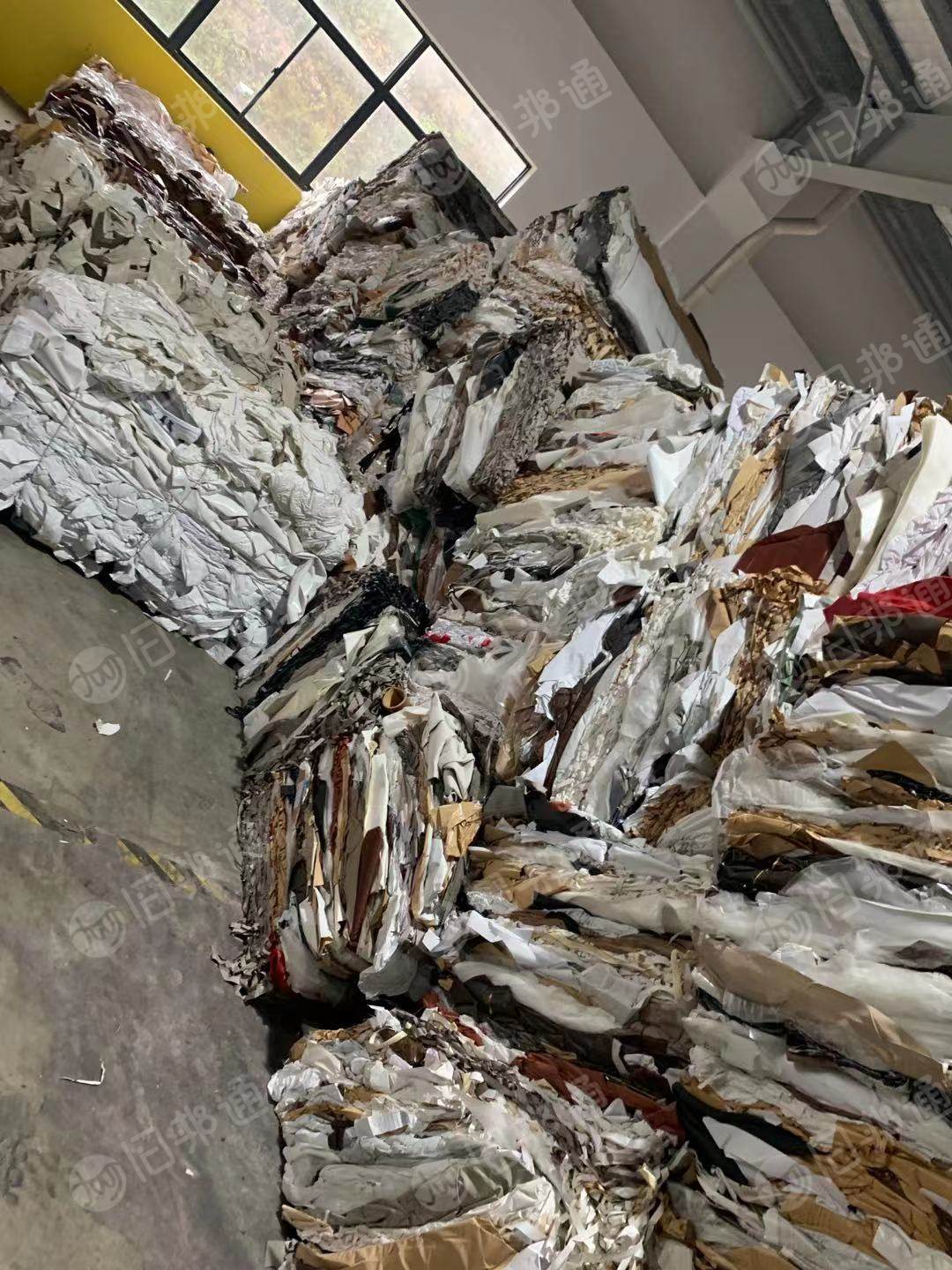 pvc墙纸压包料,现货100多吨,长期出售