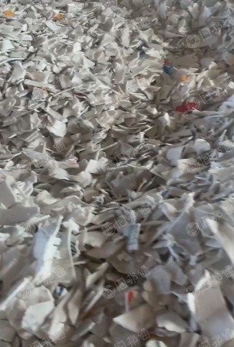 带字涂料桶破碎料,长期出售