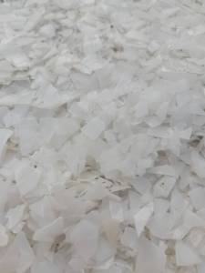 尿素桶破碎料，没过色选，长期出售