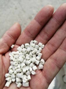 PE大小白颗粒长期出售，月供几十吨 