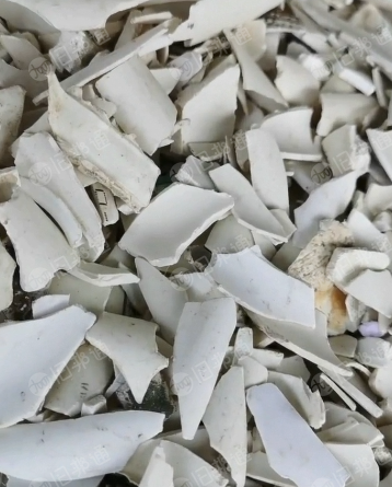 PVC大小管破碎料长期出售,有需要的联系