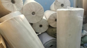 出售一批库存无纺布，38克宽1.5米，需要的联系