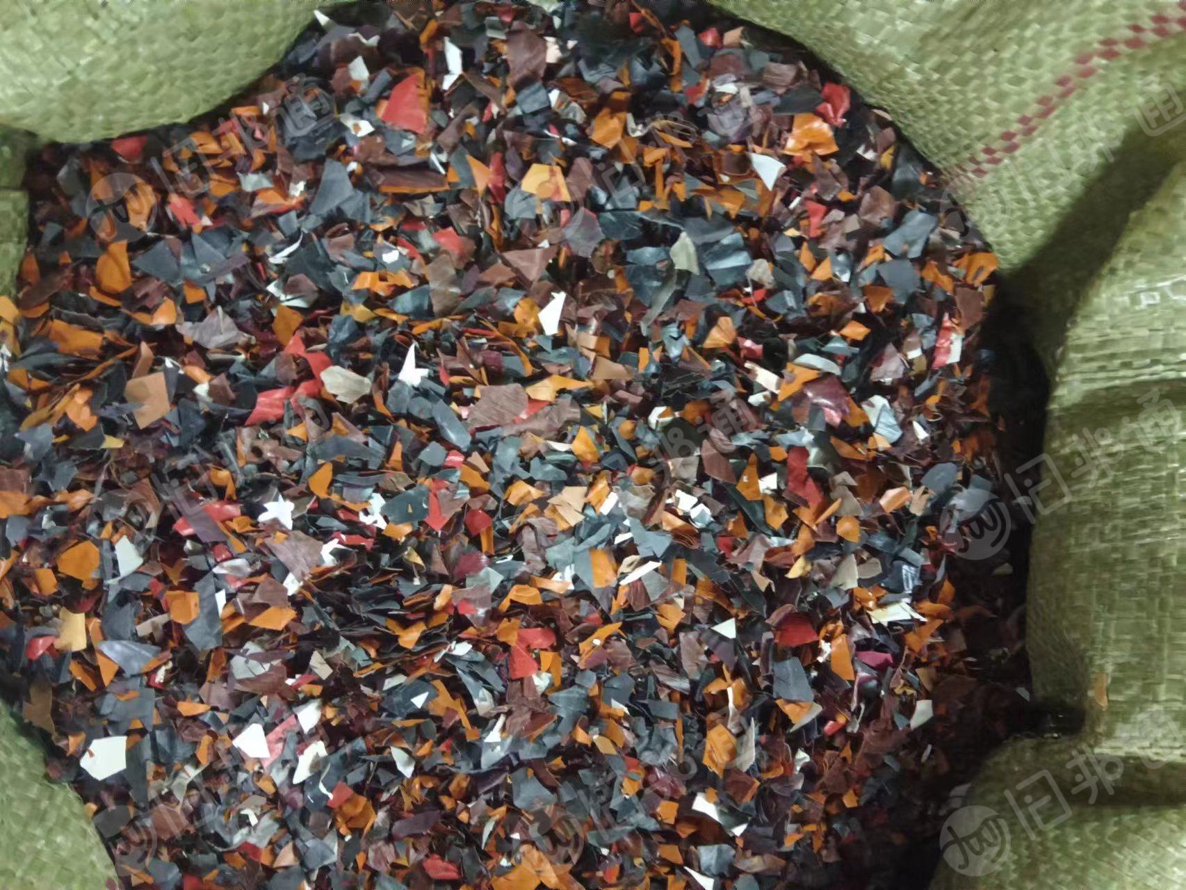 pvc墙纸破碎料,现货13米一车,长期出售