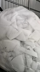 制衣厂下来的丝绵下脚料长期出售，没有打包