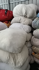 老棉丝绵被和旧衣服大白一起够9.6米一车出售
