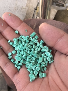 PP无纺布绿色颗粒，大量出售