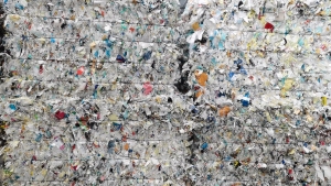 出售破碎不干胶，每个月有1500吨