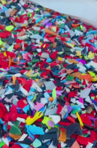 出售童车破碎料，大黑丙破碎料上漂下沉白丙凳子料