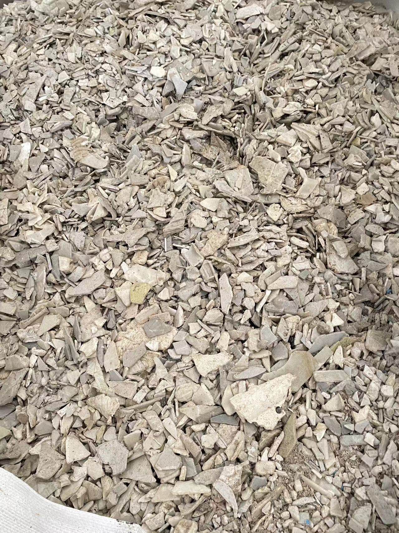 本公司长期出售PP洗衣机破碎料,干粉,灰白,透明,花色都有,月供500吨