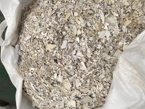 本厂常年出售ABS灰白和花色的冰箱破碎料，月供几百吨 