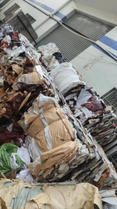 pvc墙纸毛料，无胶水干净的。现货30多吨出售