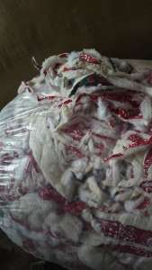 出售化纤三合一，中间是化纤棉加少量棉花