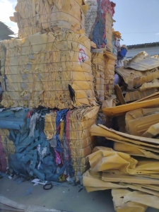 PE路障压块长期出售 ，现货一车