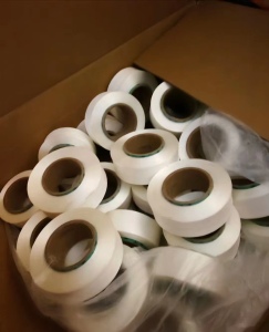 库存涤纶丝11吨，锦纶丝17吨，氨纶丝8吨出售