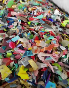 长期出售花丙破碎料，涂料桶破碎料