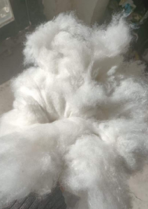 褪色牛仔棉，85棉，10个水左右，适合纺手套纱用，10支以内，大量出售