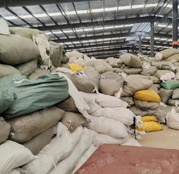 造粒厂大量回收无纺布,防护服下脚料