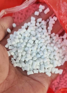 长期供应pp白色颗粒，冲击30左右容指30左右，灰份27，无黑点，现货50吨