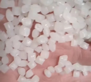 低压大白颗粒长期出售，过120目，可吹膜吹塑