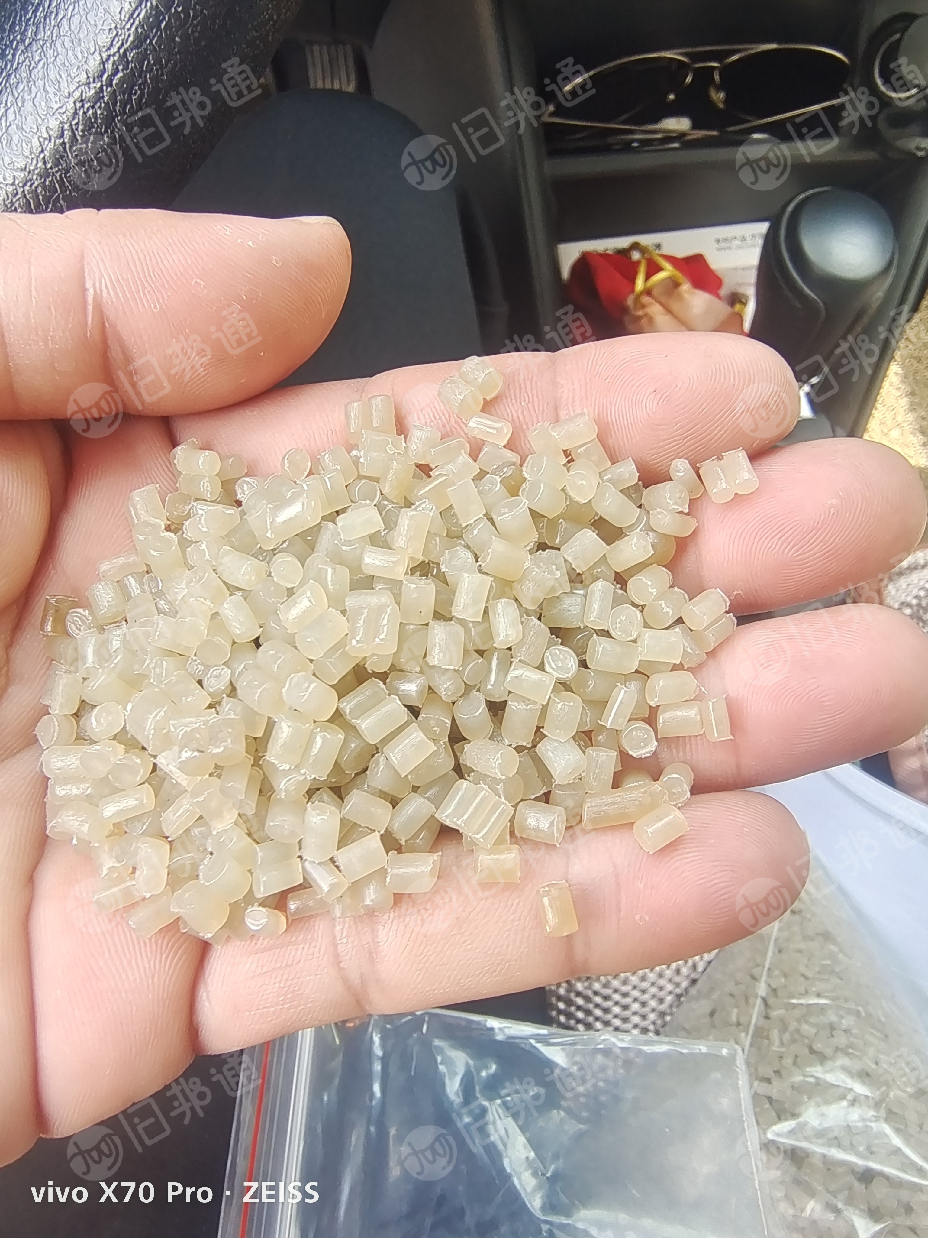 PE高压颗粒大量出售,过3层60目。月供100多吨