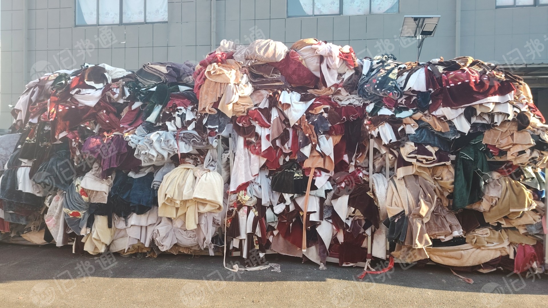 毛毯加工厂出售大块废布头，拉舍尔大布块，单面双面都有