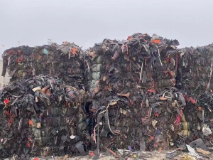 汽车内饰脚垫废料1000多吨处理