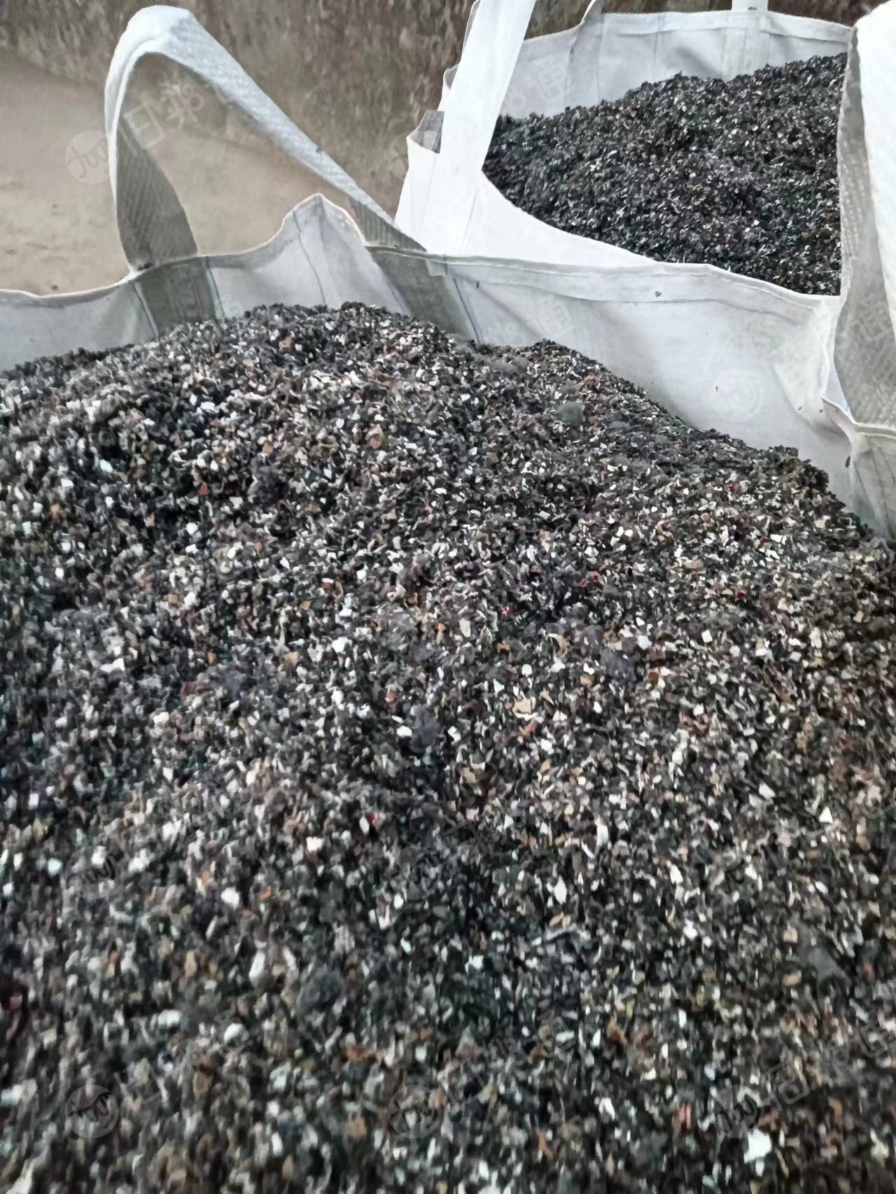 PVC皮革破碎料,可做交通减速带,月供200吨