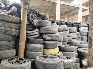 切割套好的小钢丝胎废料，月供80吨