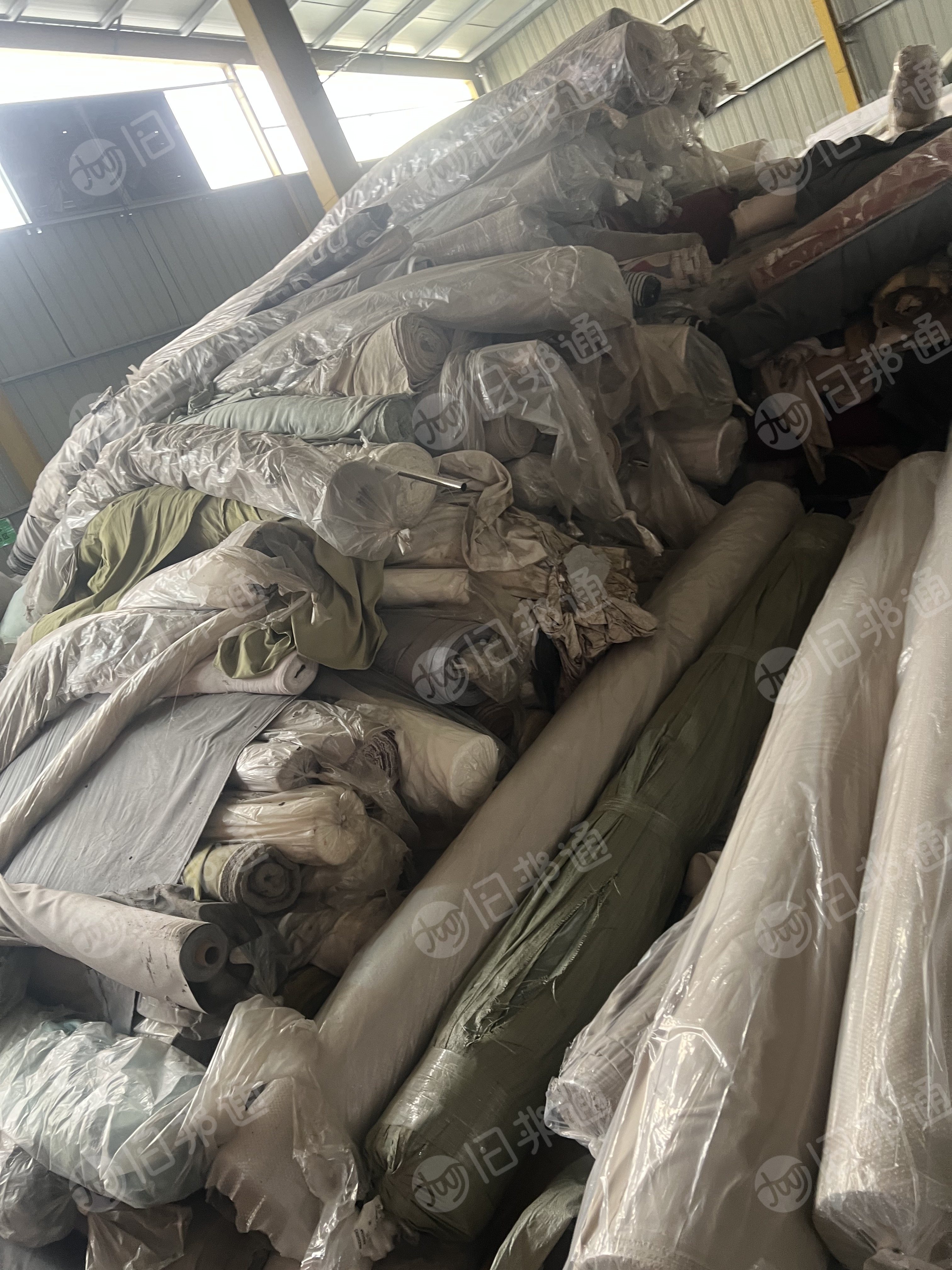 回收各种窗帘布，卷帘布，胚布，墙布，墙纸。等各种库存卷子