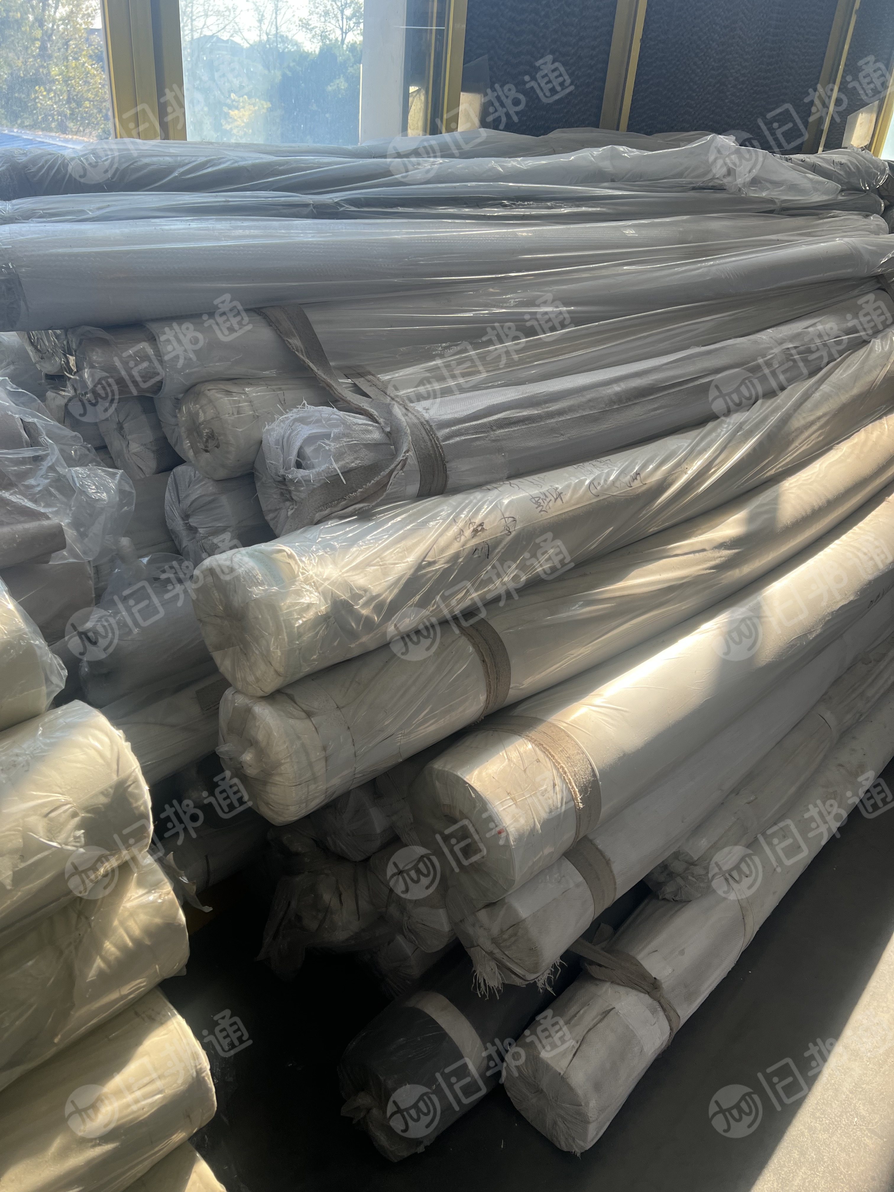 回收各种窗帘布,卷帘布,胚布,墙布,墙纸。等各种库存卷子