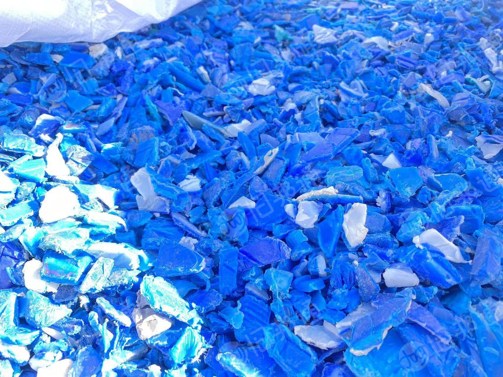 大蓝桶破碎料，有味，月供180吨左右，长期出售