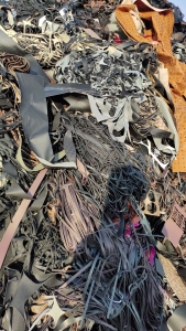 pvc箱包革边角料，现货50吨，月供百吨,长期出售