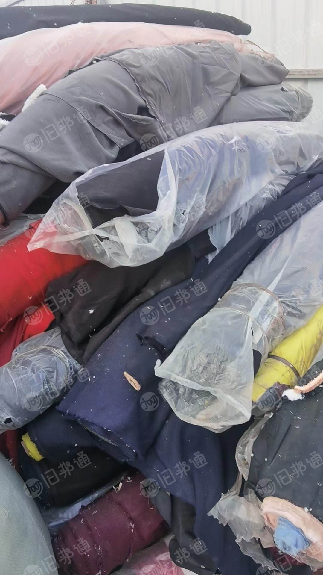 涤棉卷子拼接布4吨左右,涤棉布块5吨左右出售,80棉20涤