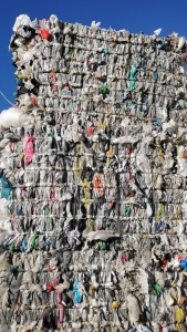 杂膜压包料，现货100吨，分拣好，可以直接上机；另也出售滴灌带，现货40吨，长期出售