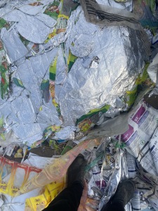 彩印厂下来的铝塑膜，含铝20左右，长期回收