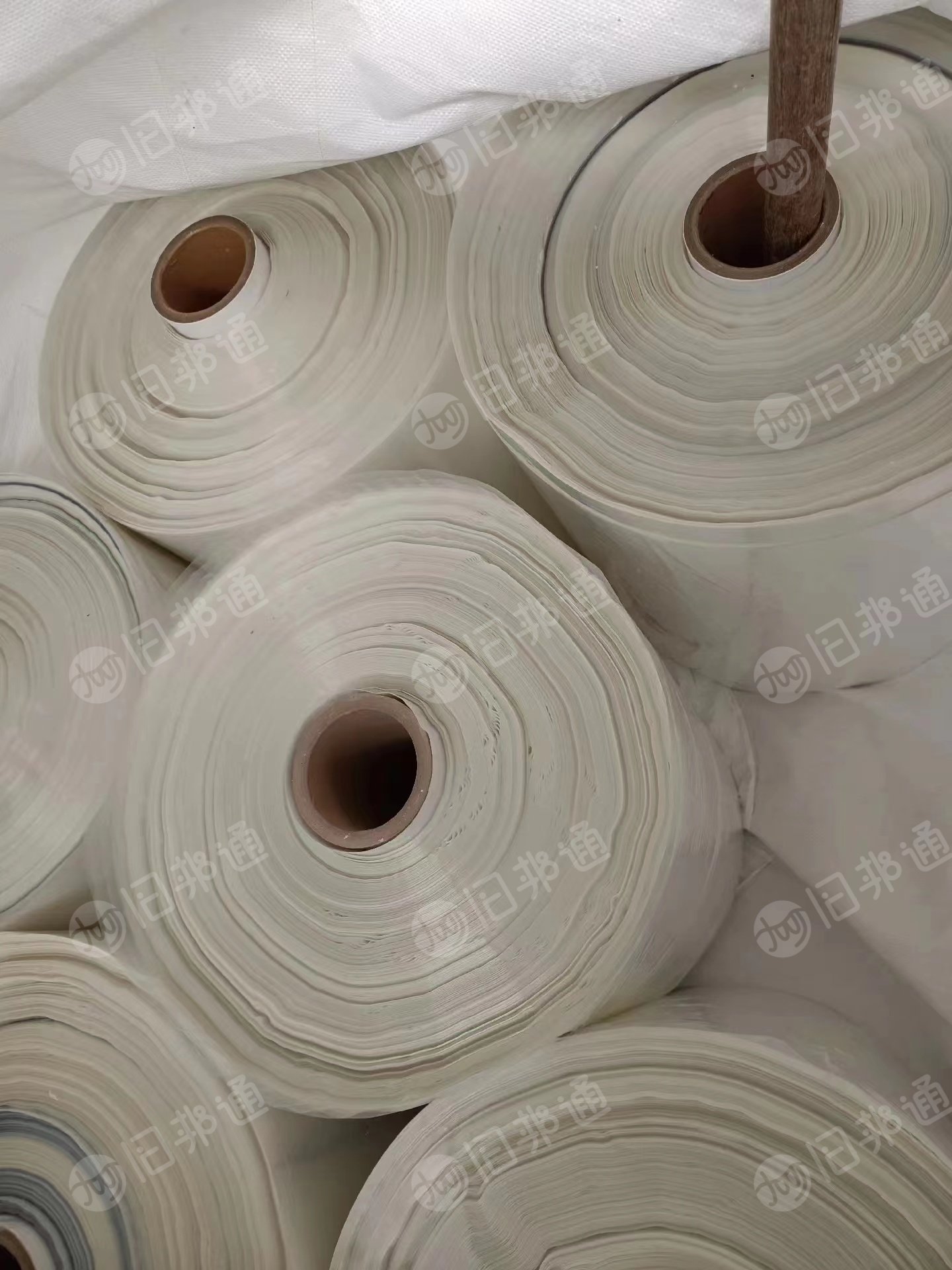 出售pet日本水洗陶瓷膜，现货15吨左右，另出售2.5丝450的风吹料台湾的陶瓷膜，现货10吨左右