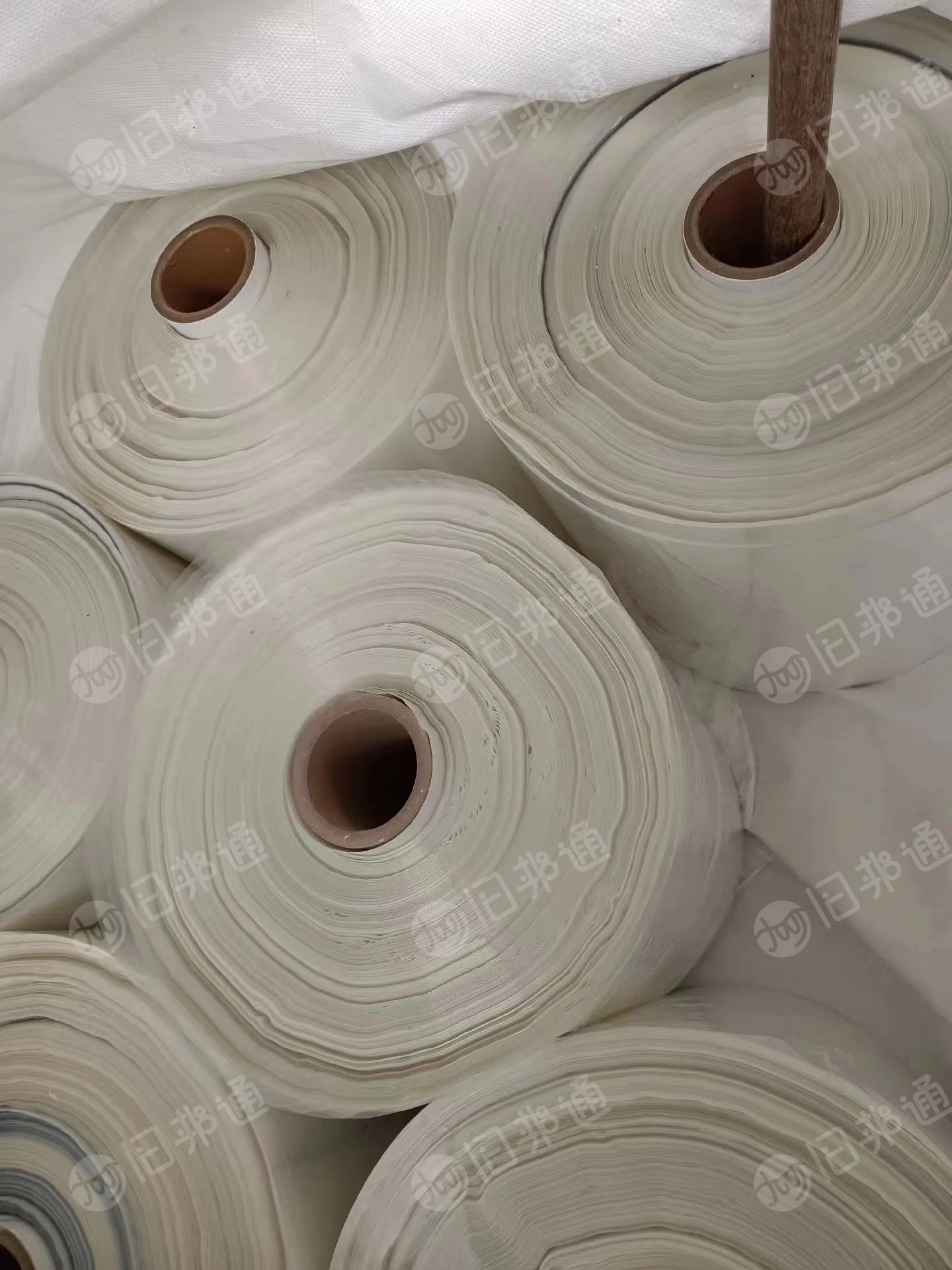 出售pet日本水洗陶瓷膜,现货15吨左右,另出售2.5丝450的风吹料台湾的陶瓷膜,现货10吨左右