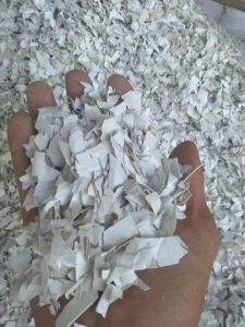 铝合金包装膜破碎料，PVC壁纸破碎料，现货30吨出售