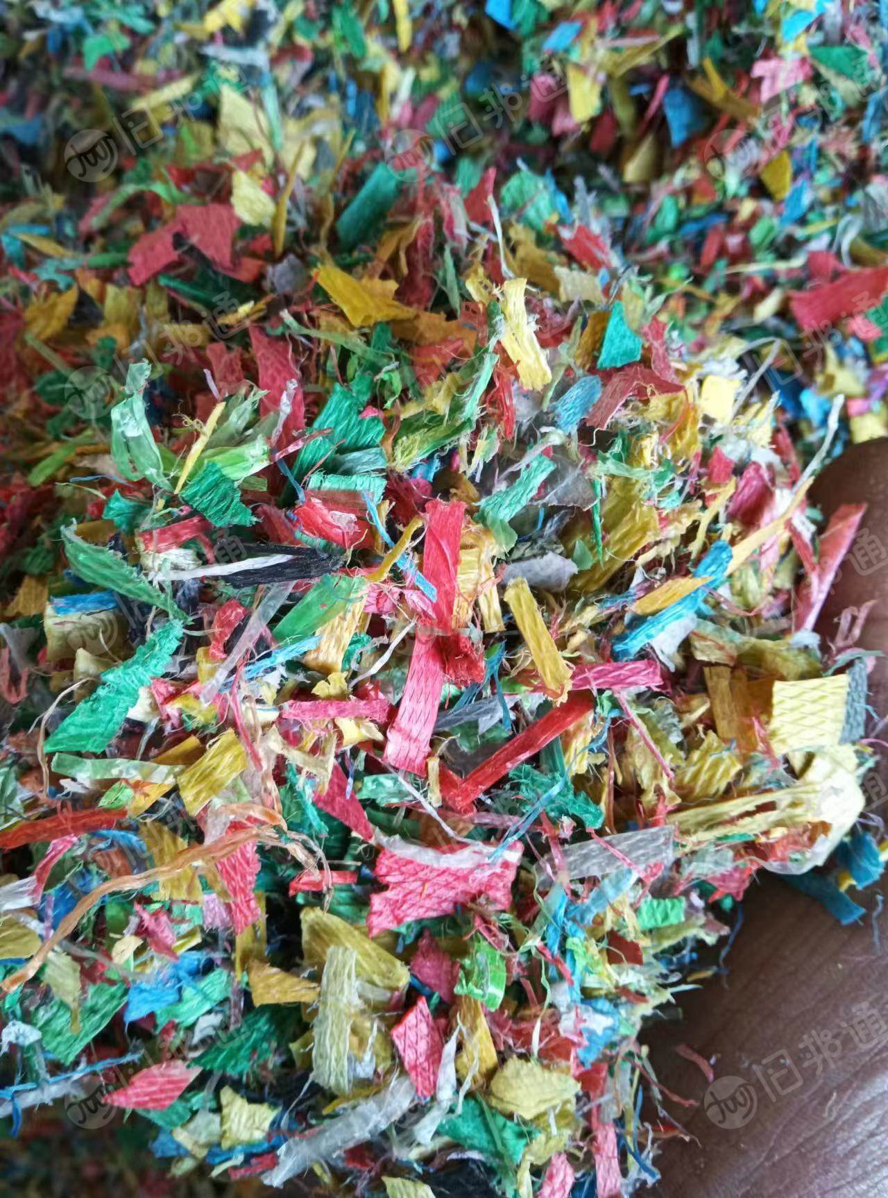 长期出售PP打包带粉碎料,各种颜色都有。
